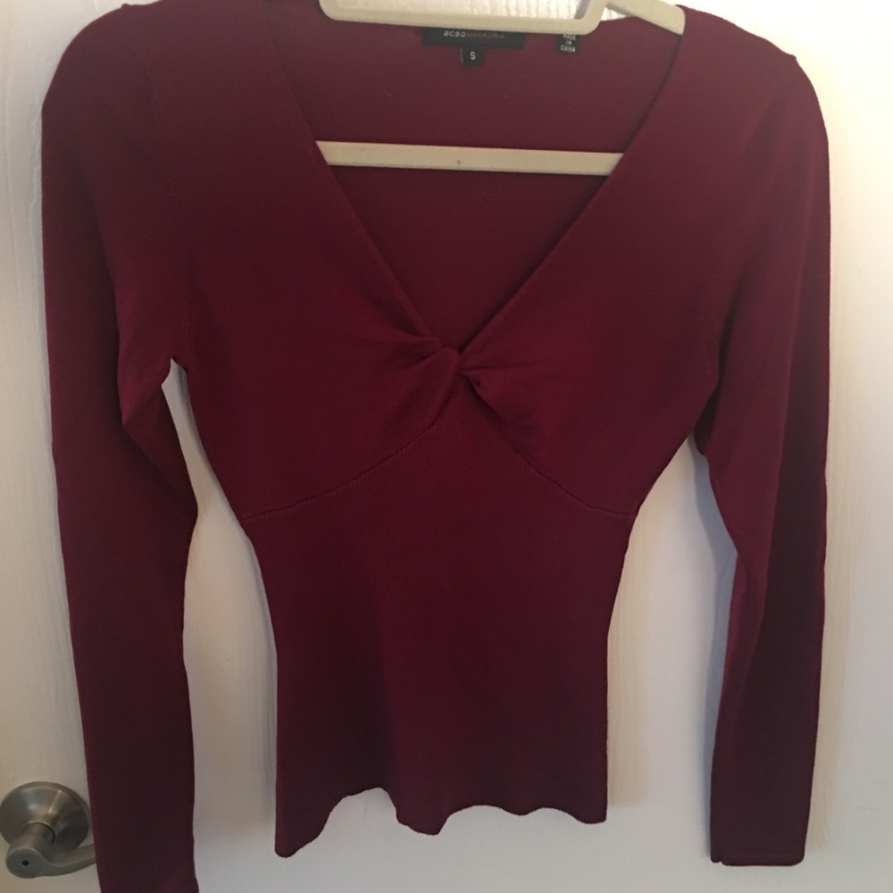 BCBG Knit Vneck Top Size Small